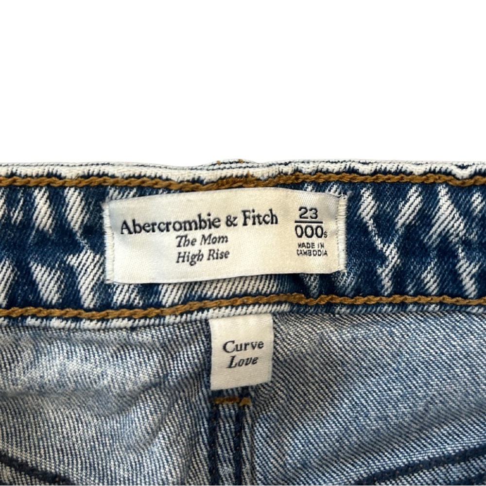 Abercrombie & Fitch The Mom High Rise Jeans | Light Acid Wash | Size 23 (000s) - Picture 4 of 5